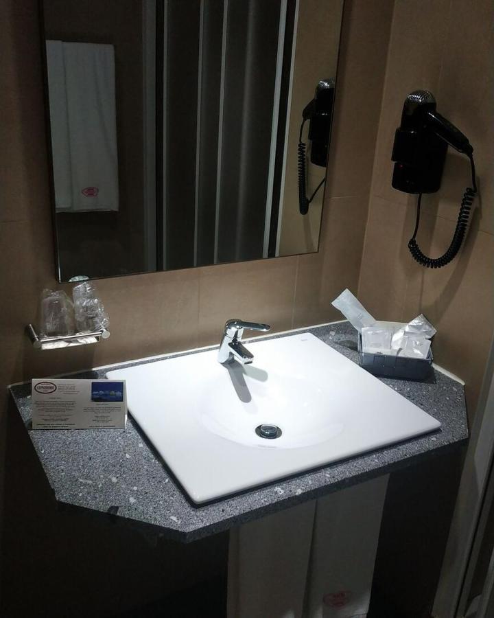 Hotel Comodoro Корву Экстерьер фото